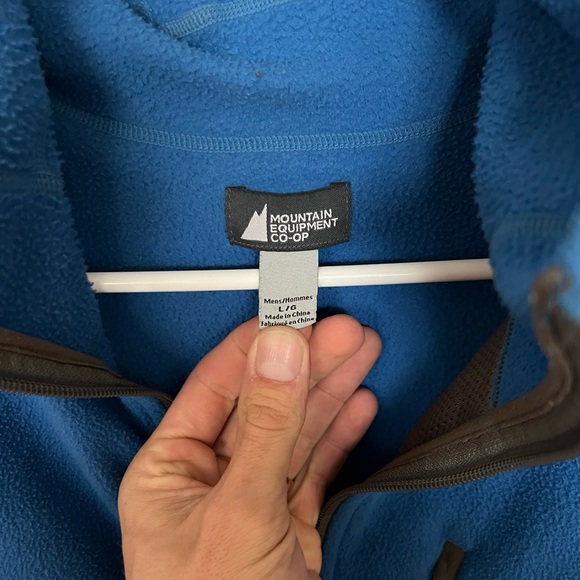 MEC fleece zip, perfect for layering and fall hiking. - Picture 3 of 4